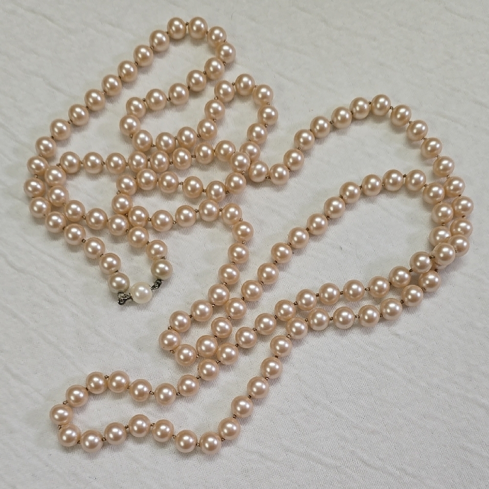 Elegant Faux Pearl Necklace